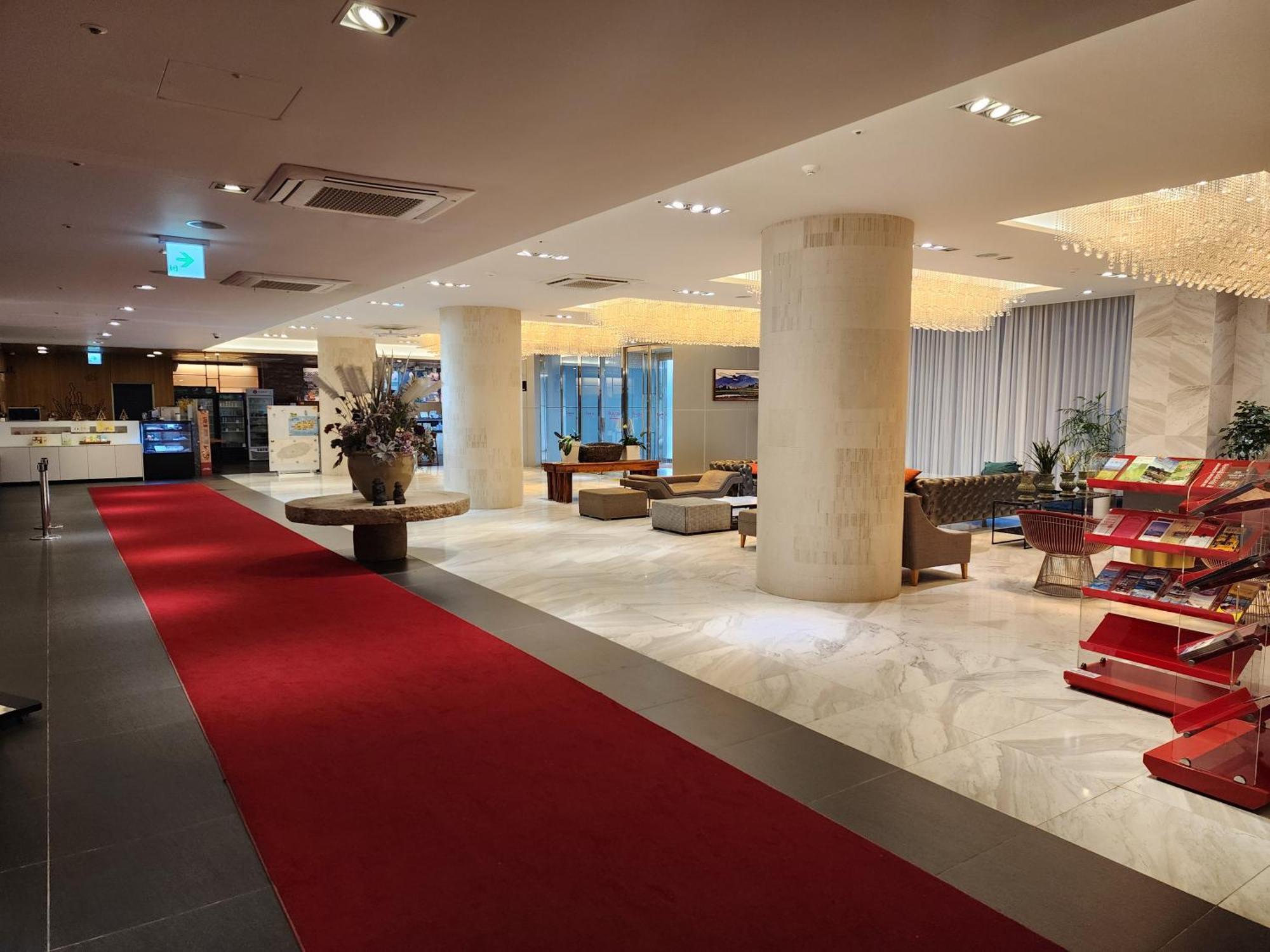 Hotel Ramada By Wyndham Jeju Hamdeok Exterior foto