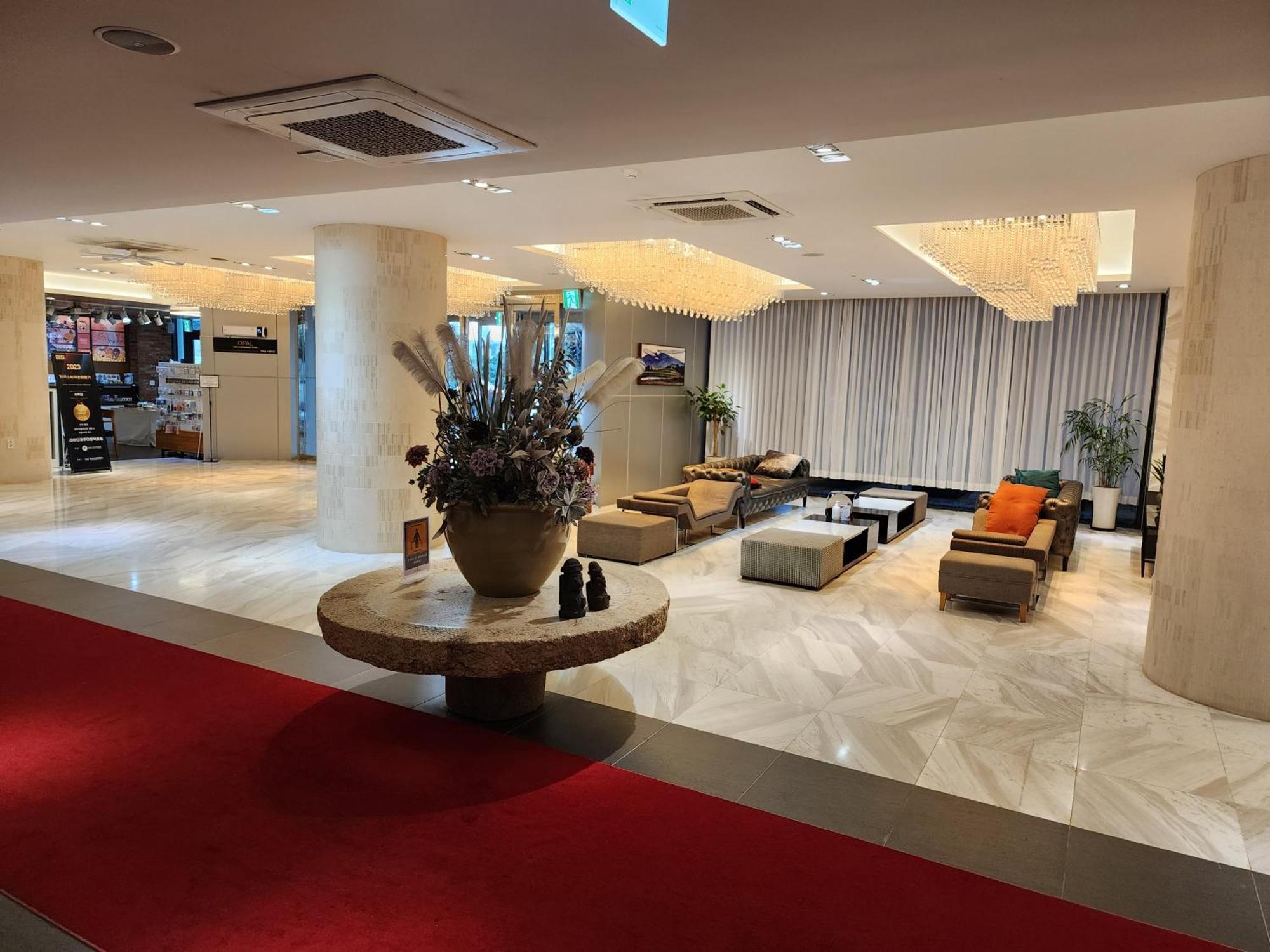 Hotel Ramada By Wyndham Jeju Hamdeok Exterior foto