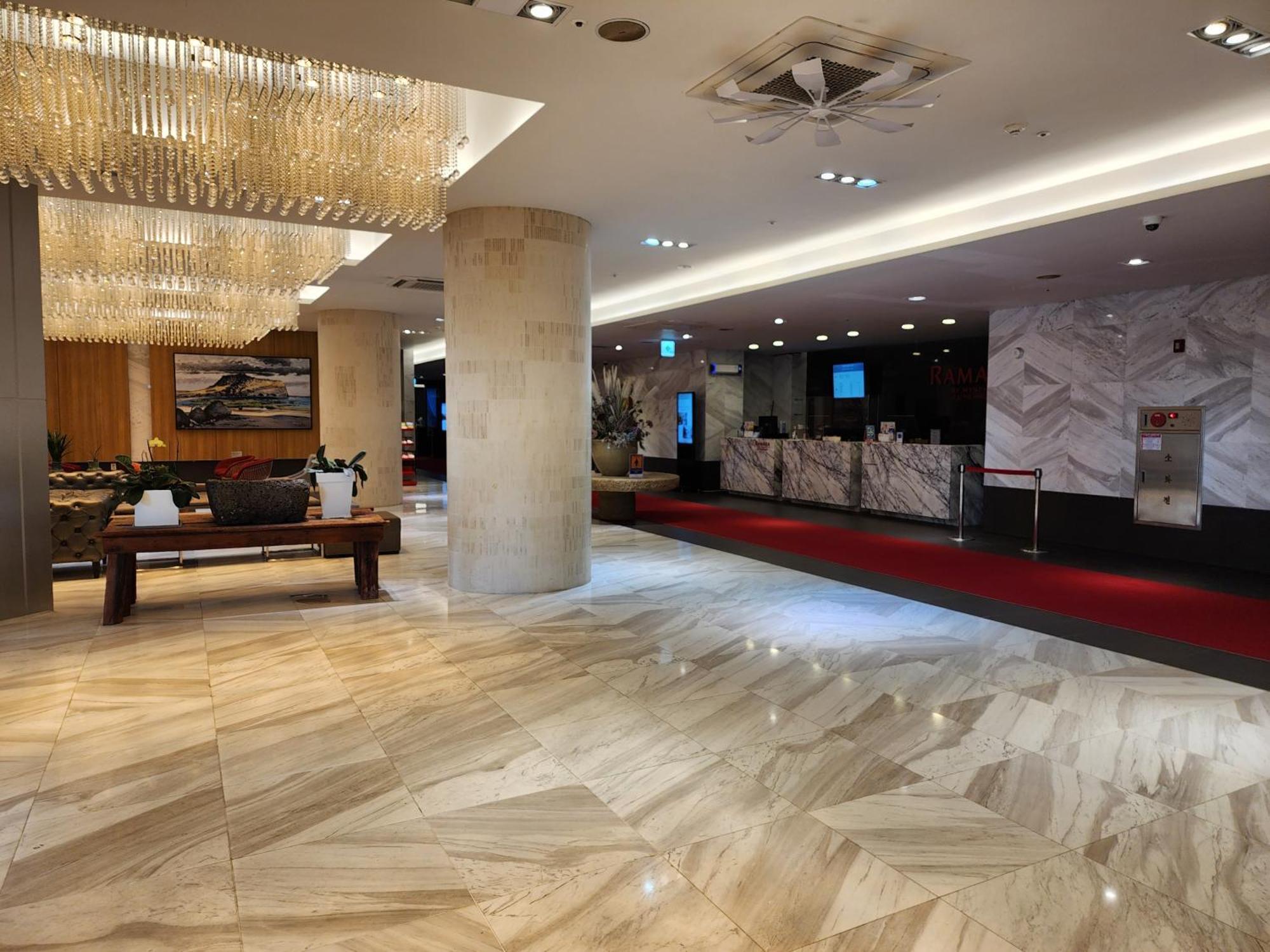 Hotel Ramada By Wyndham Jeju Hamdeok Exterior foto