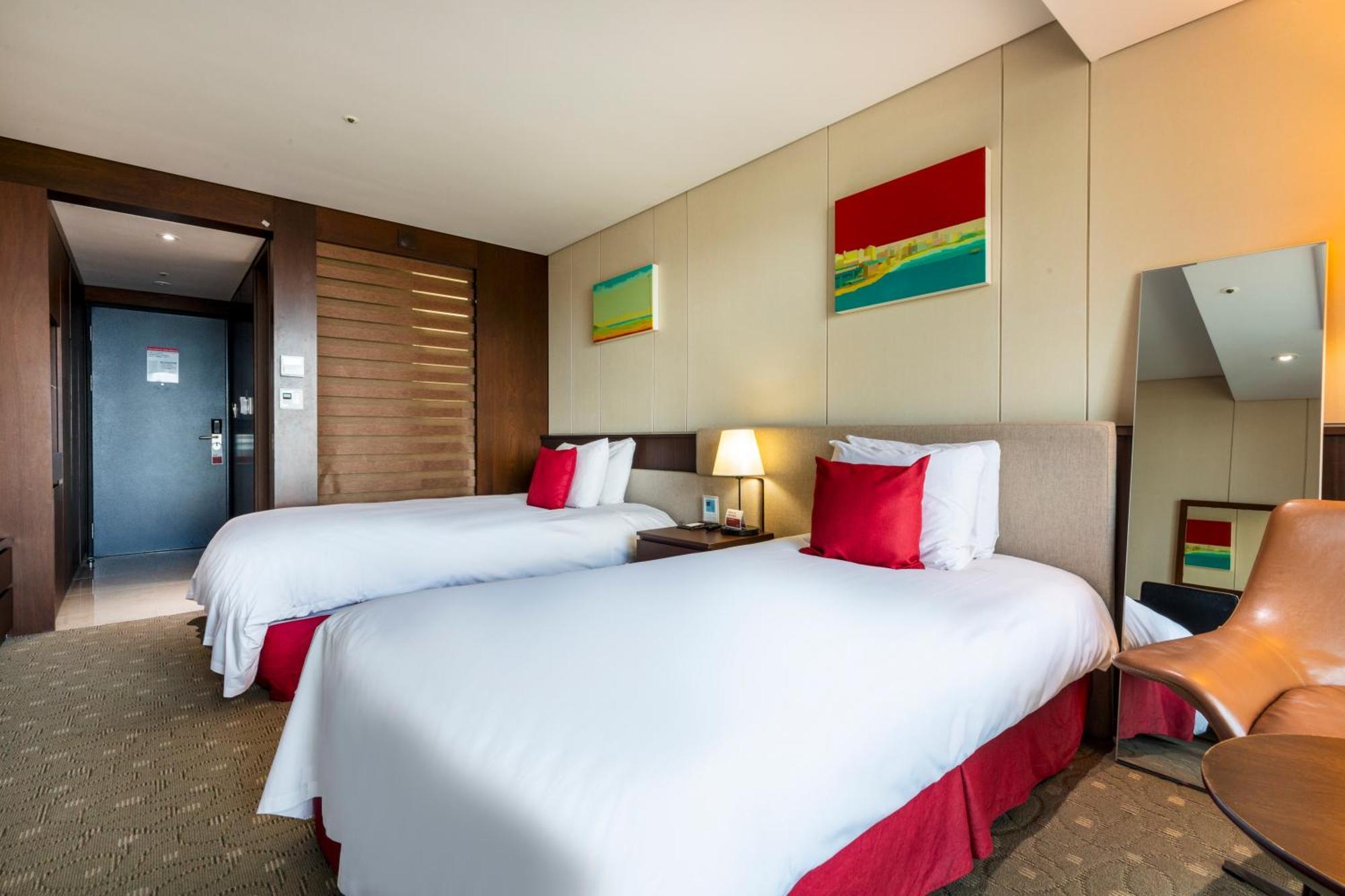Hotel Ramada By Wyndham Jeju Hamdeok Exterior foto