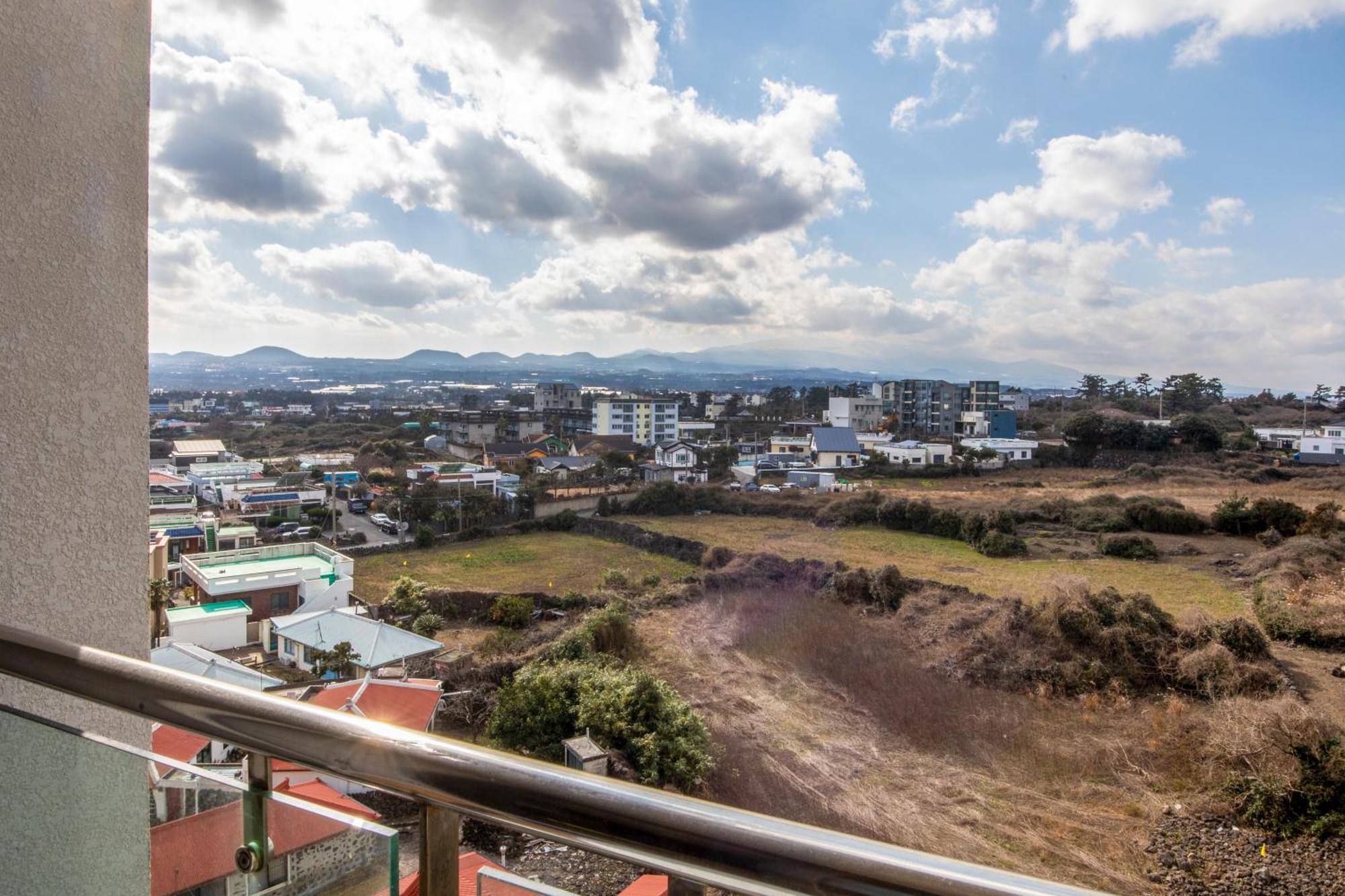 Hotel Ramada By Wyndham Jeju Hamdeok Exterior foto