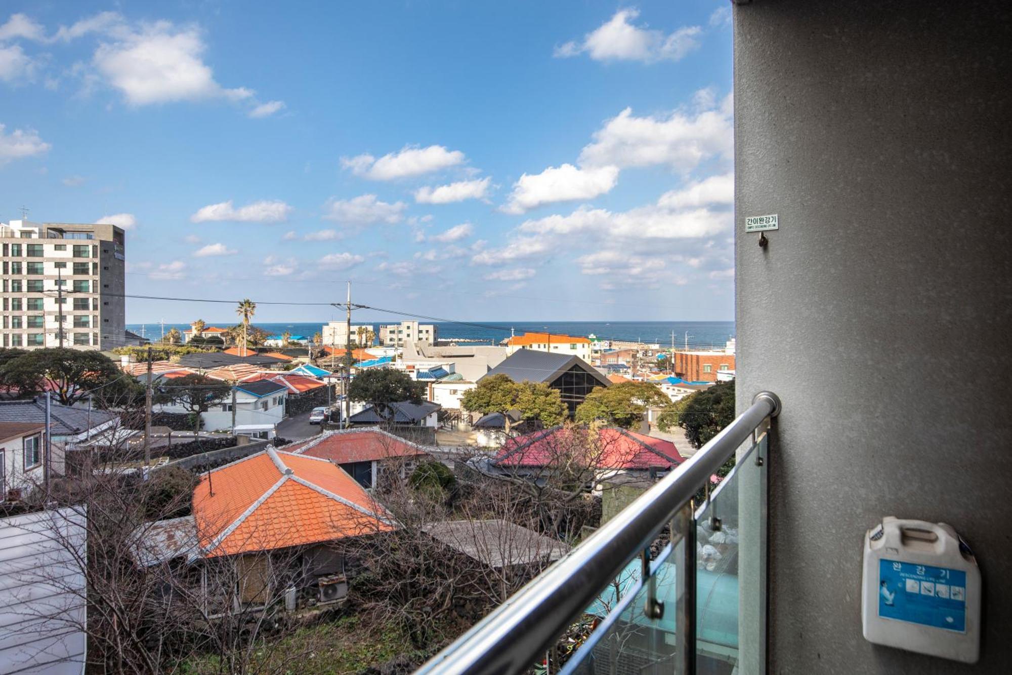 Hotel Ramada By Wyndham Jeju Hamdeok Exterior foto