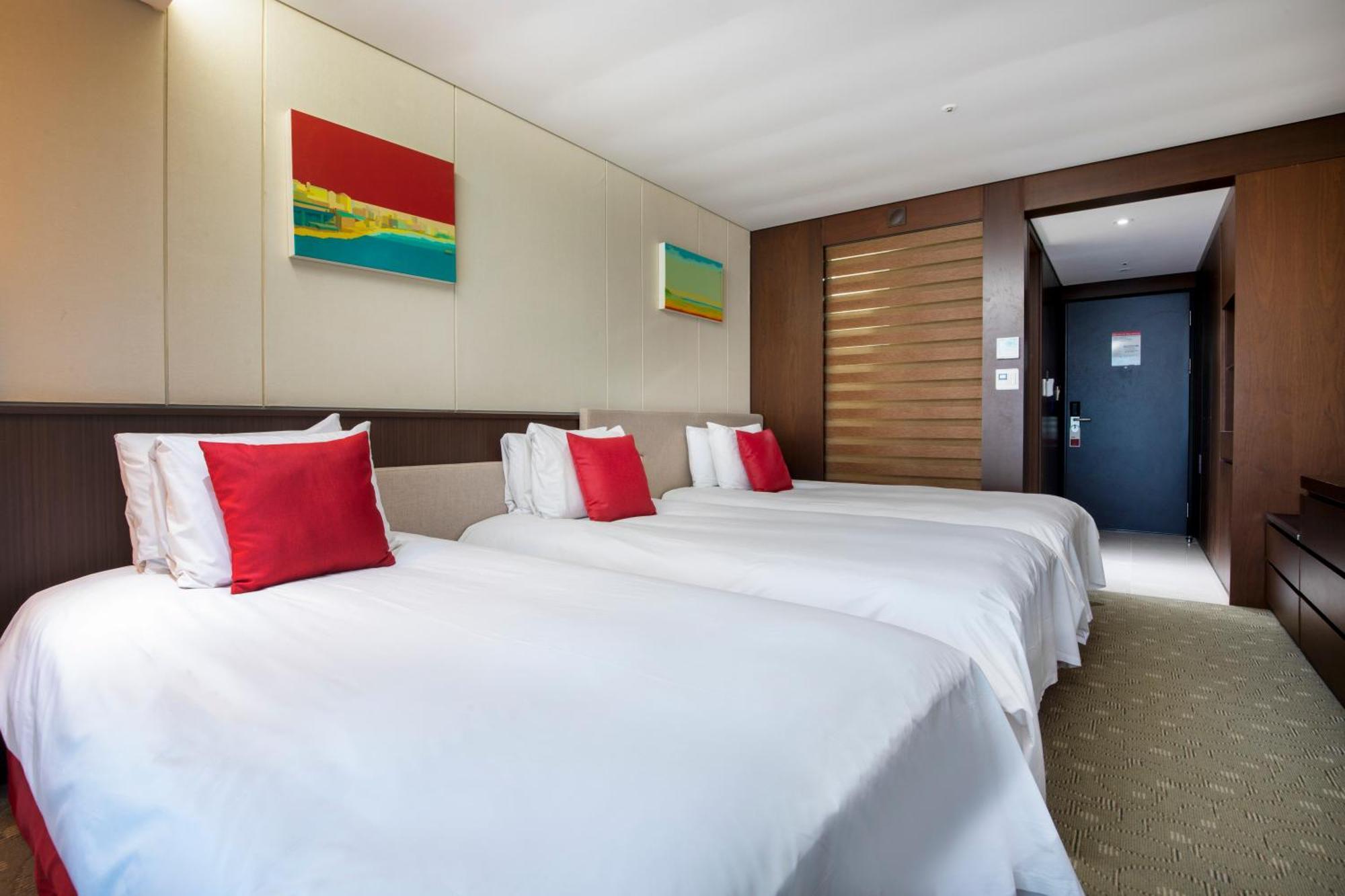 Hotel Ramada By Wyndham Jeju Hamdeok Exterior foto